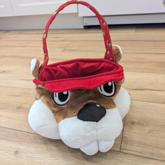 Collectible Buc-ees Beaver Basket - Picture 5 of 7